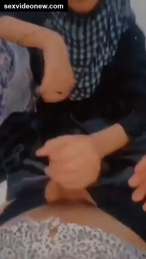 Young hijabi girlfriend hot blowjob mms (no audio)