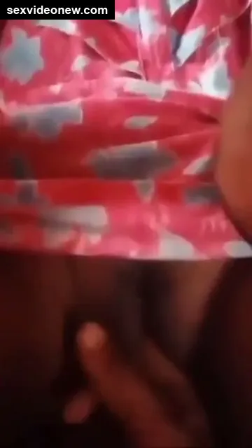 Desi telugu mom getting her pussy fingered