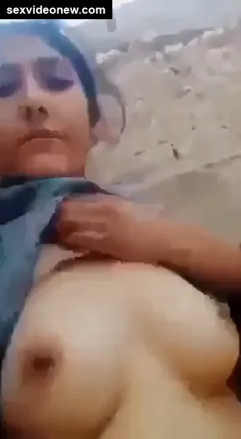 Beautiful village bhabhi nude chut showing mms