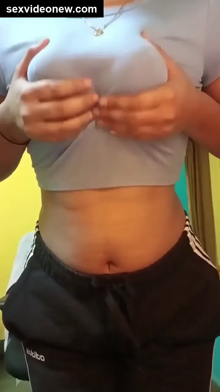 Desi college girl full tanker boobs selfie