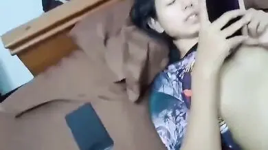 Young telugu girl pussy fucked while she broswed reels