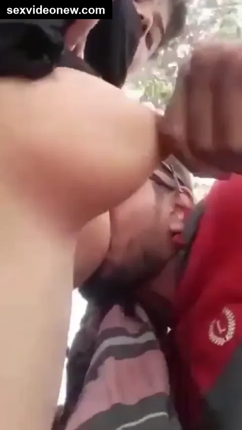 Desi girl bofriend boobs sucking on road