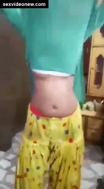 Desi mangetar shows chut in telugu video