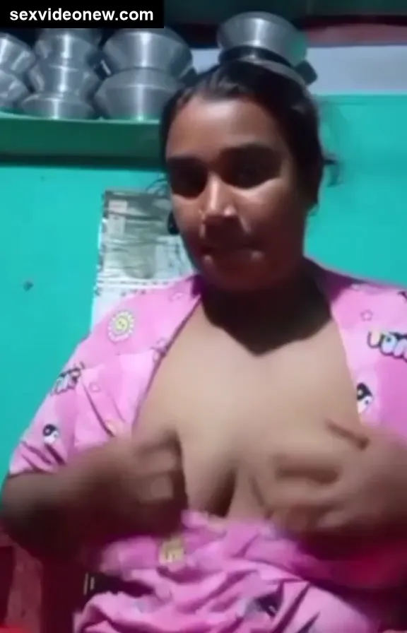 South karnataka hot bhabhi showing tanker boobs