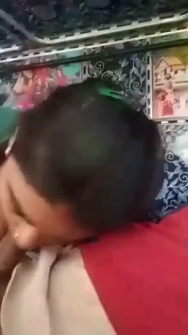 Truck driver gets sloppy sucking from lover bhabhi