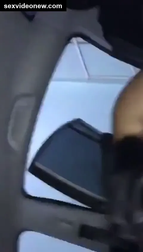 Telugu office bhabhi sucking boss cock in the car