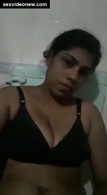 Sexy boobs telugu wife showing her nude body in bathroom