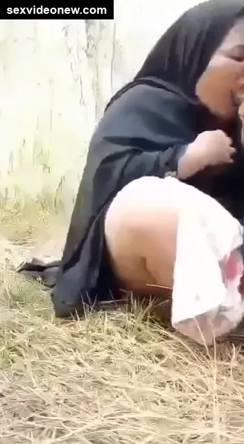 Chubby Telugu milf outdoor sucking and cock riding MMS