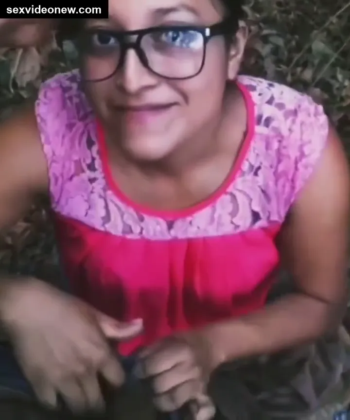 Indian milf aunty sucking big lund in morning walk time
