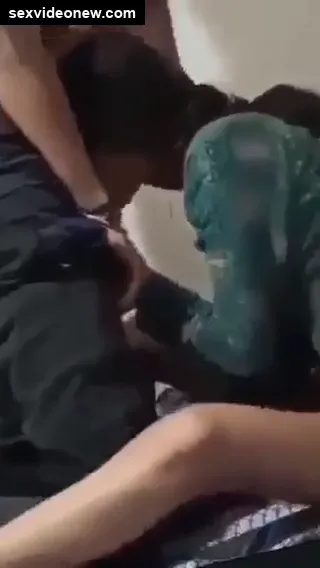 Young desi cousin girl in her first blowjob clip