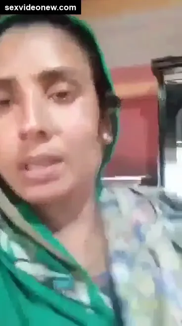 Telugu bhabhi showing chut and boobs in video call