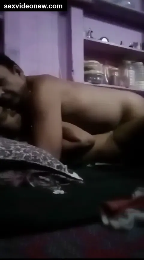Budha sasur ji fucking hot bahu in the kitchen