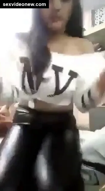 Mumbai girl striptease selfie for boyfriend