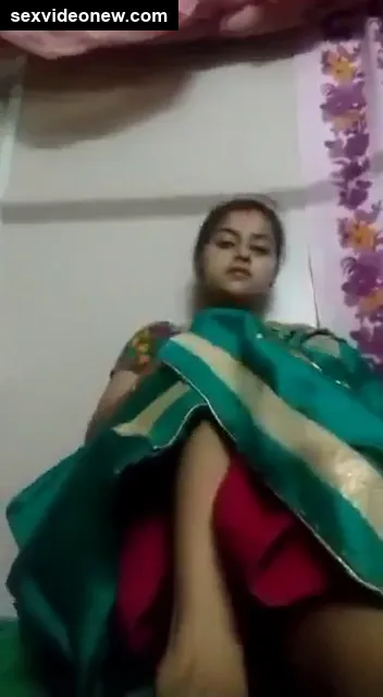 Rimmi bhabhi in saree opening up to show her hot chut`