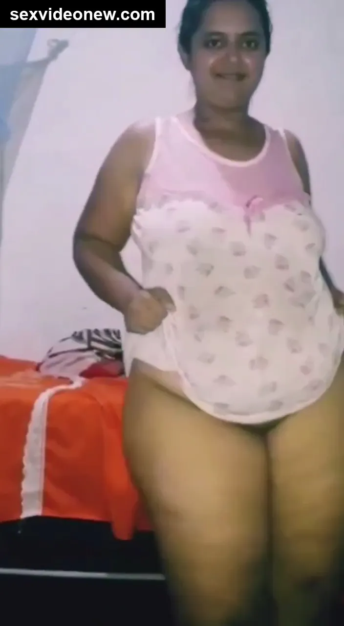 Divorced big ass lady showing naked body