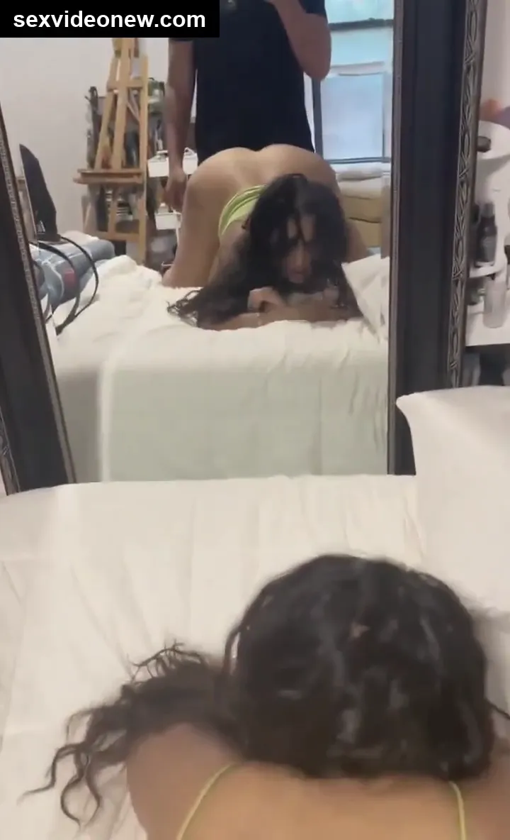 One more delhi aunty fucking gigolo in mirror selfie