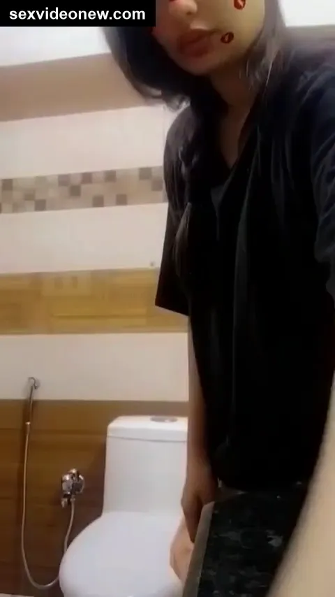Hot tiktok girl pussy massage in bathroom (XXX reel)