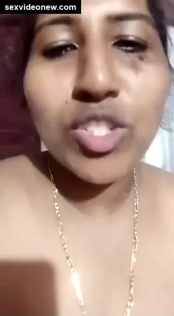 Dehati vlogger bhabhi playing with her melon boobs