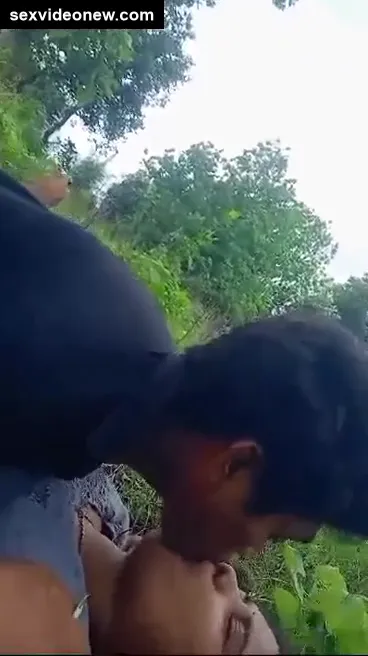 Assam guy fucking a callgirl bhabhi in the farm