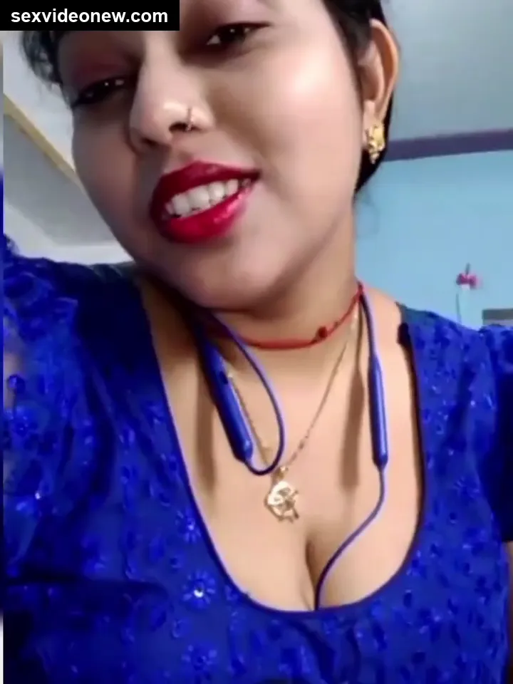 Lusty bhabhi dirty telugu talking in live show