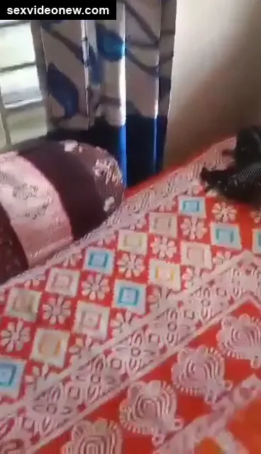 Tharki muslim budha fucking kamwali aunty