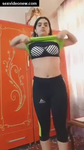 Varansi hostel girl full nude strip mms (solo but sexy)