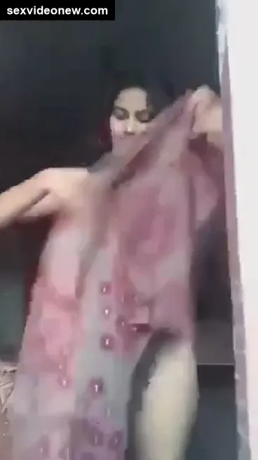 Sexy telugu girl sent naked bathroom clip to boyfriend