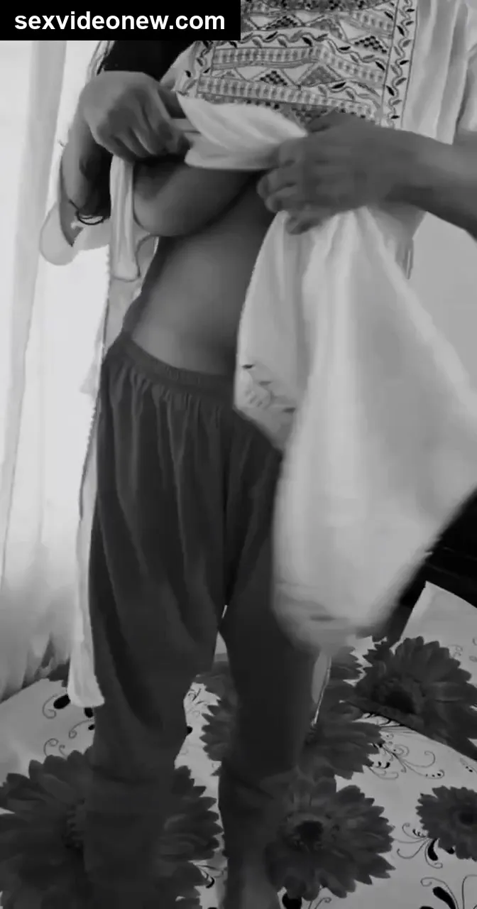 Desi sali tanker boobs and hairy pussy show