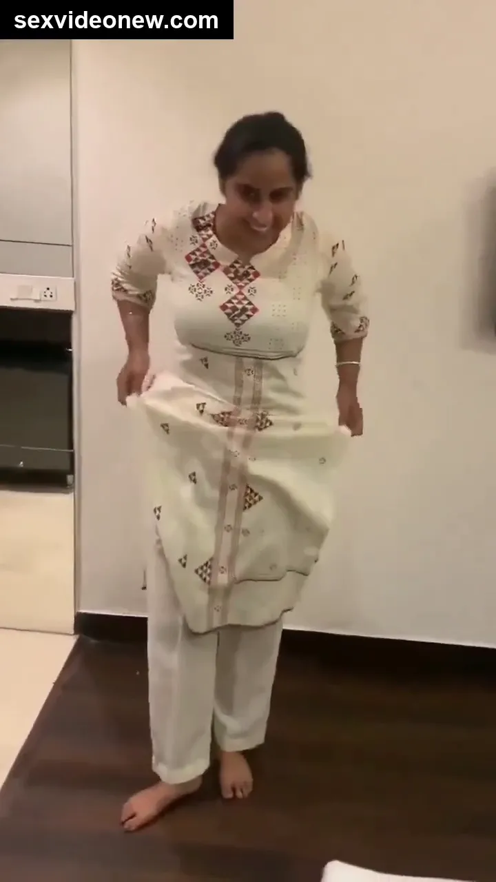 Desi honeymoon mms leak – wife strips to show clean shaved pussy