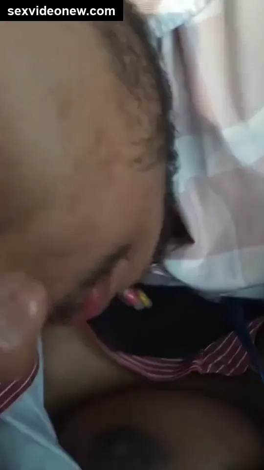 Young telugu girl boobs sucking with colleague in car mms