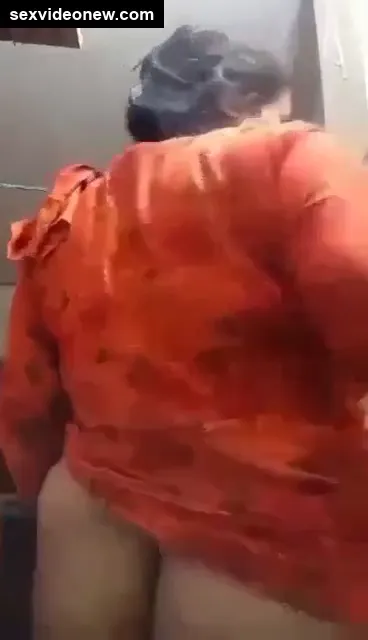 Telugu hot bhabhi showing big ass in video call