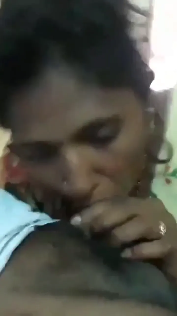 Hot telugu mom sucking her lover uncle