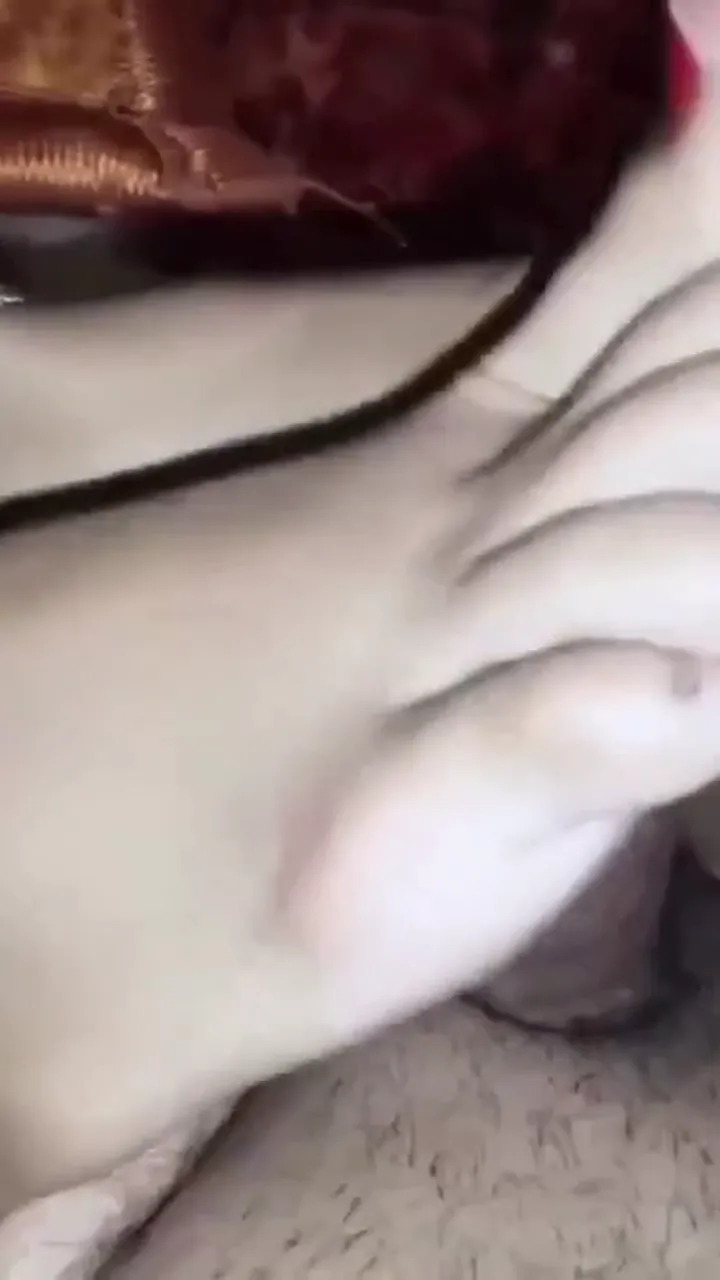 College guy and kamwali bhabhi’s feet fucking video
