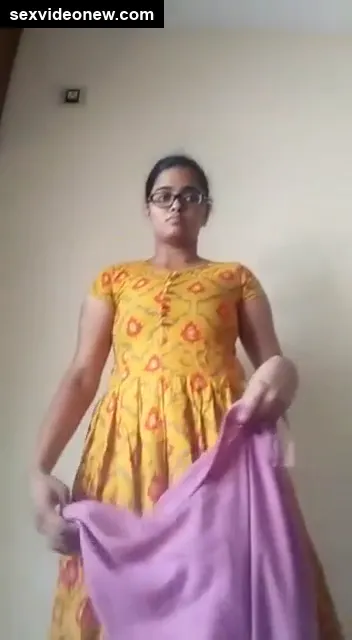 Chasmish telugu bhabhi showing boobs and pussy
