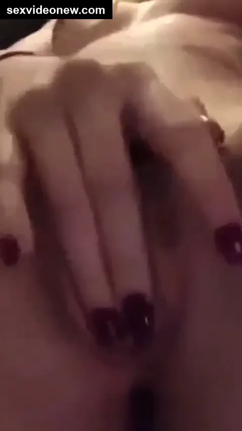 Unsatisfied bhabhi flaunting her hot pussy in video call