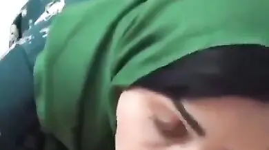 Hijabi bhabhi nicely sucking lover's dick