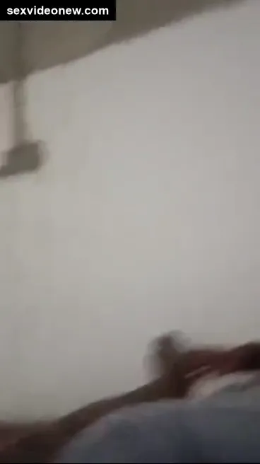 Village girlfriend playing with tight lund (telugu MMS)