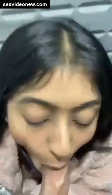 Gurgaon girl sucking dick in mall changing room
