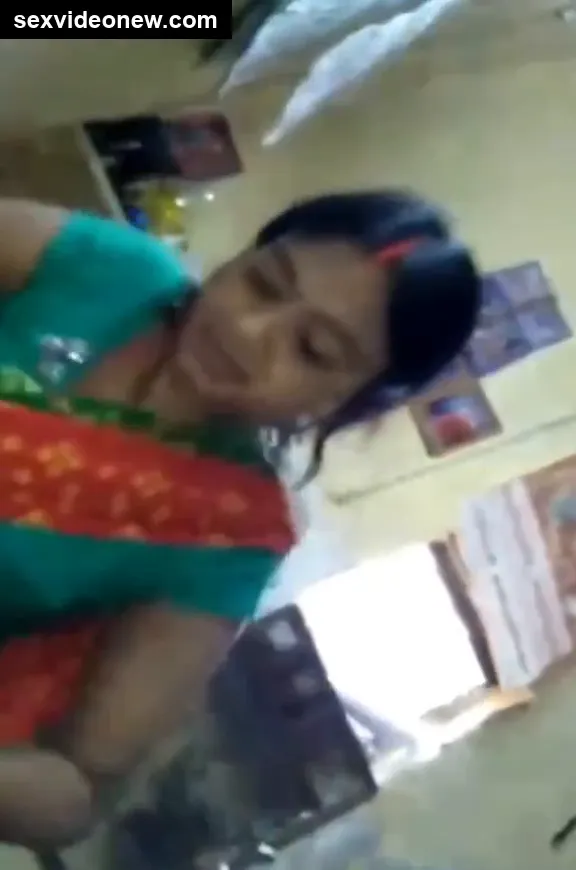 Telugu speaking Bhabhi riding big cock